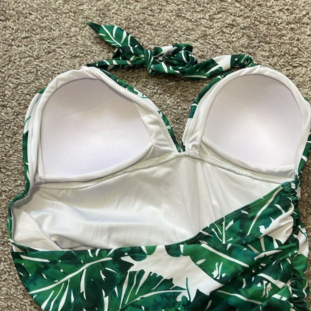 One piece suit - Picture 5 of 5
